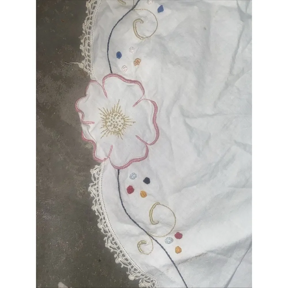 Handmade Embroidered Floral Round Cotton Tablecloth Crochet Lace Edge 40”